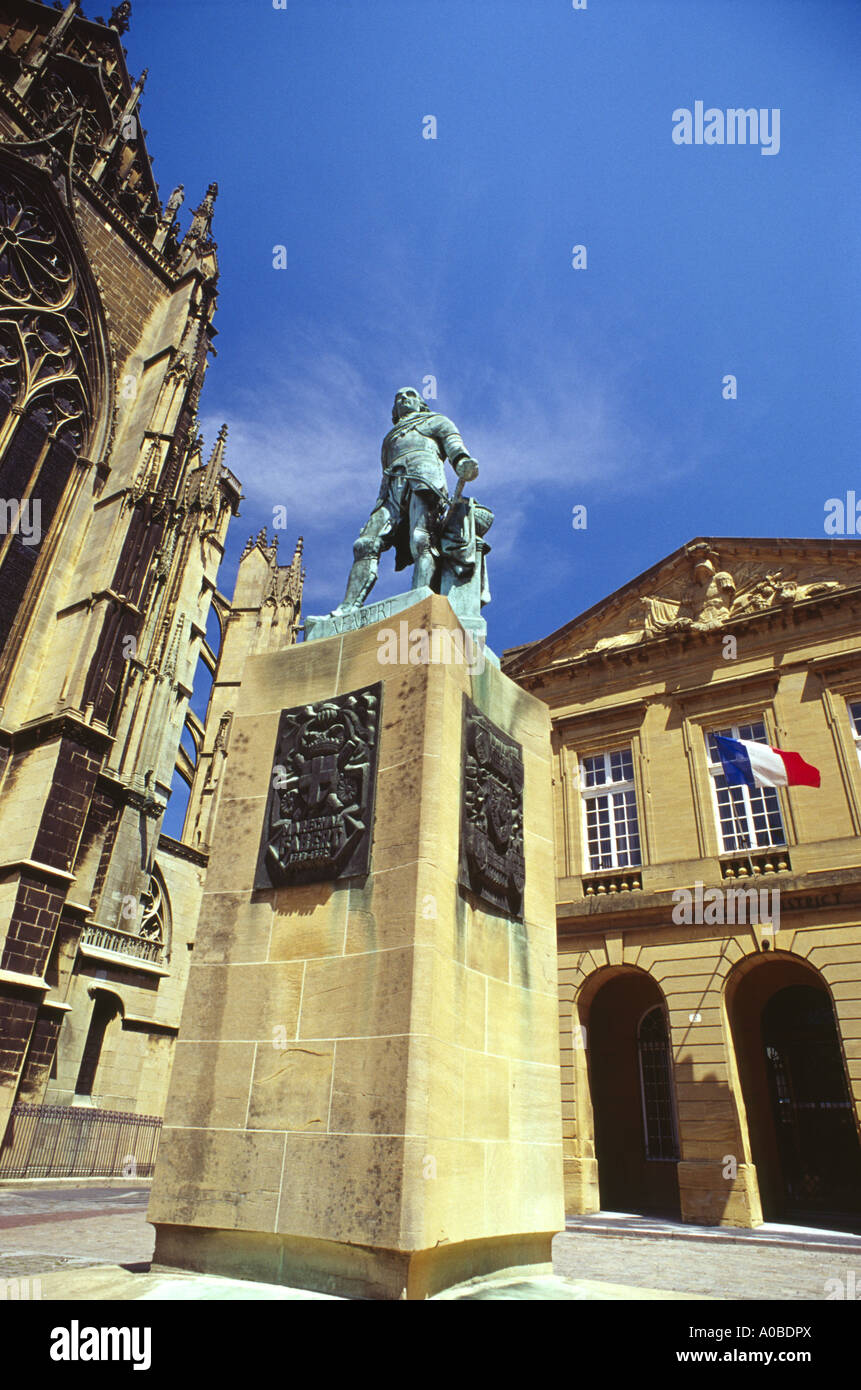 French medieval flag hi-res stock photography and images - Alamy