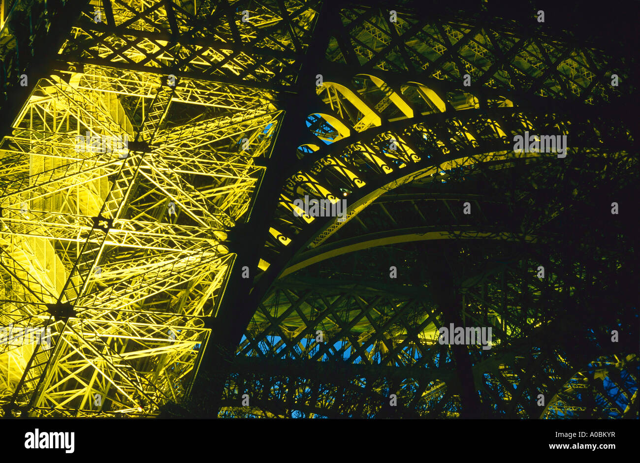 Eiffelturm Stuetzpfeiler Paris Frankreich Stock Photo Alamy