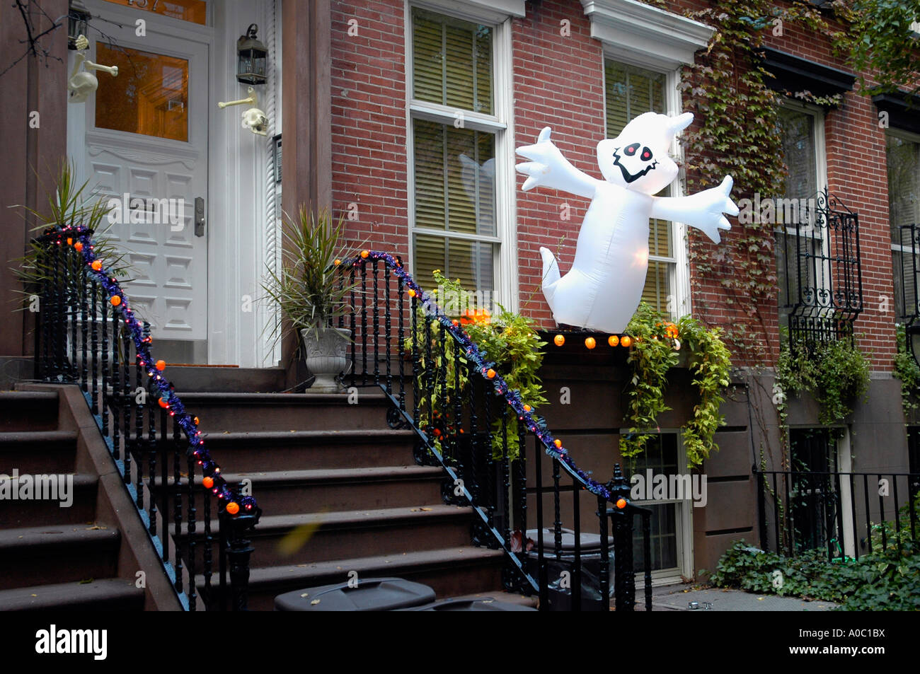Townhouse in Chelsea in NYC decorated for Halloween Stock Photo Alamy