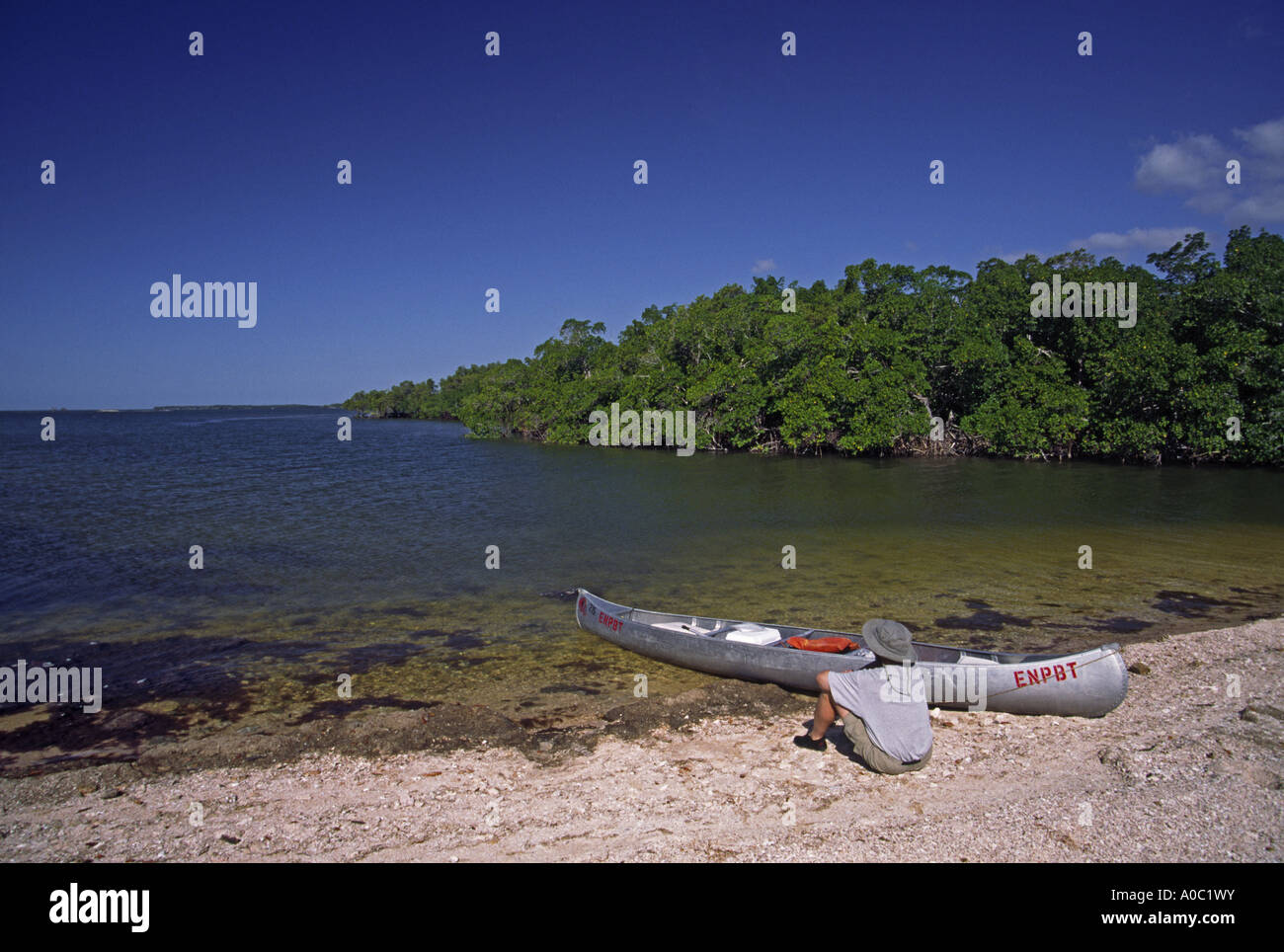 Canoeist on beach at Jewel Key, Ten Thousand Islands area, Everglades Nat Park, Florida, USA Stock Photo
