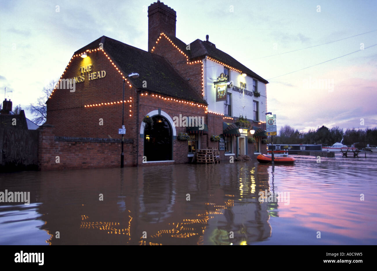 The Kings Head Public house flooded at Upton Upon Severn Worcestershire England Stock Photo