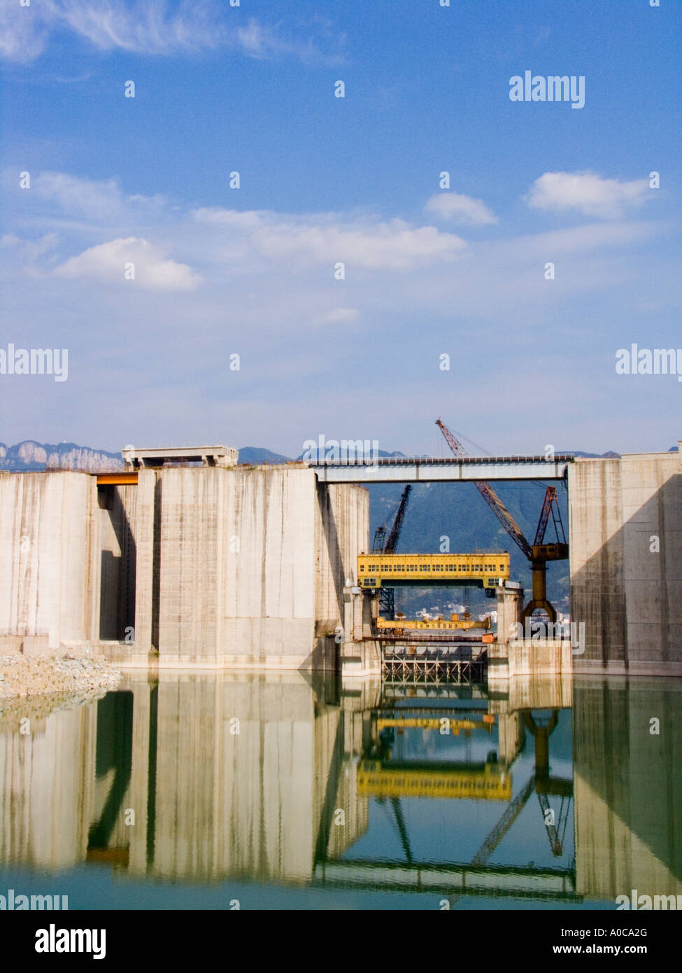 Three Gorges Dam on Yangtze River Stock Photo - Alamy