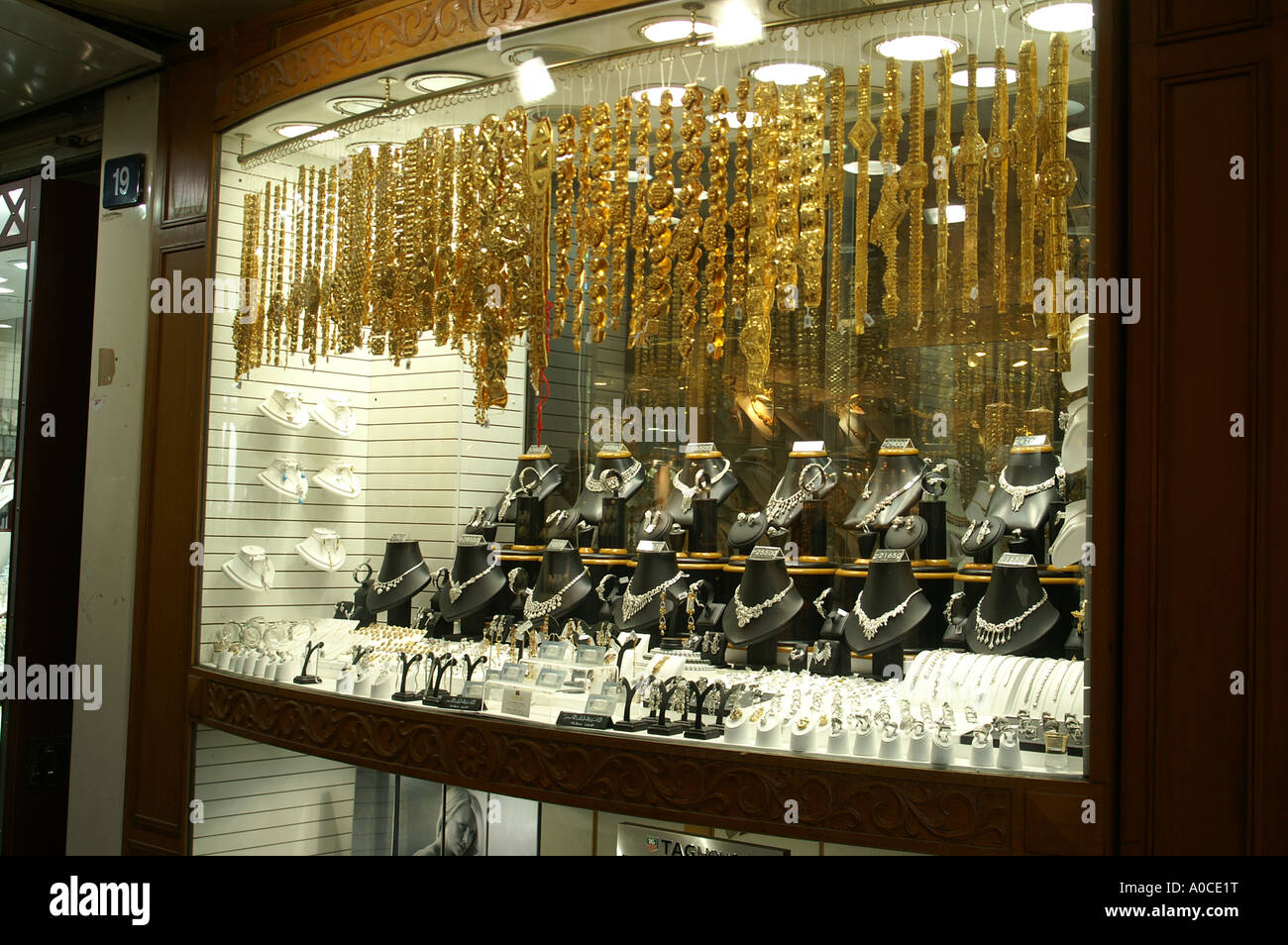 Souk Display Gold on display in Souk Dubai Stock Photo - Alamy