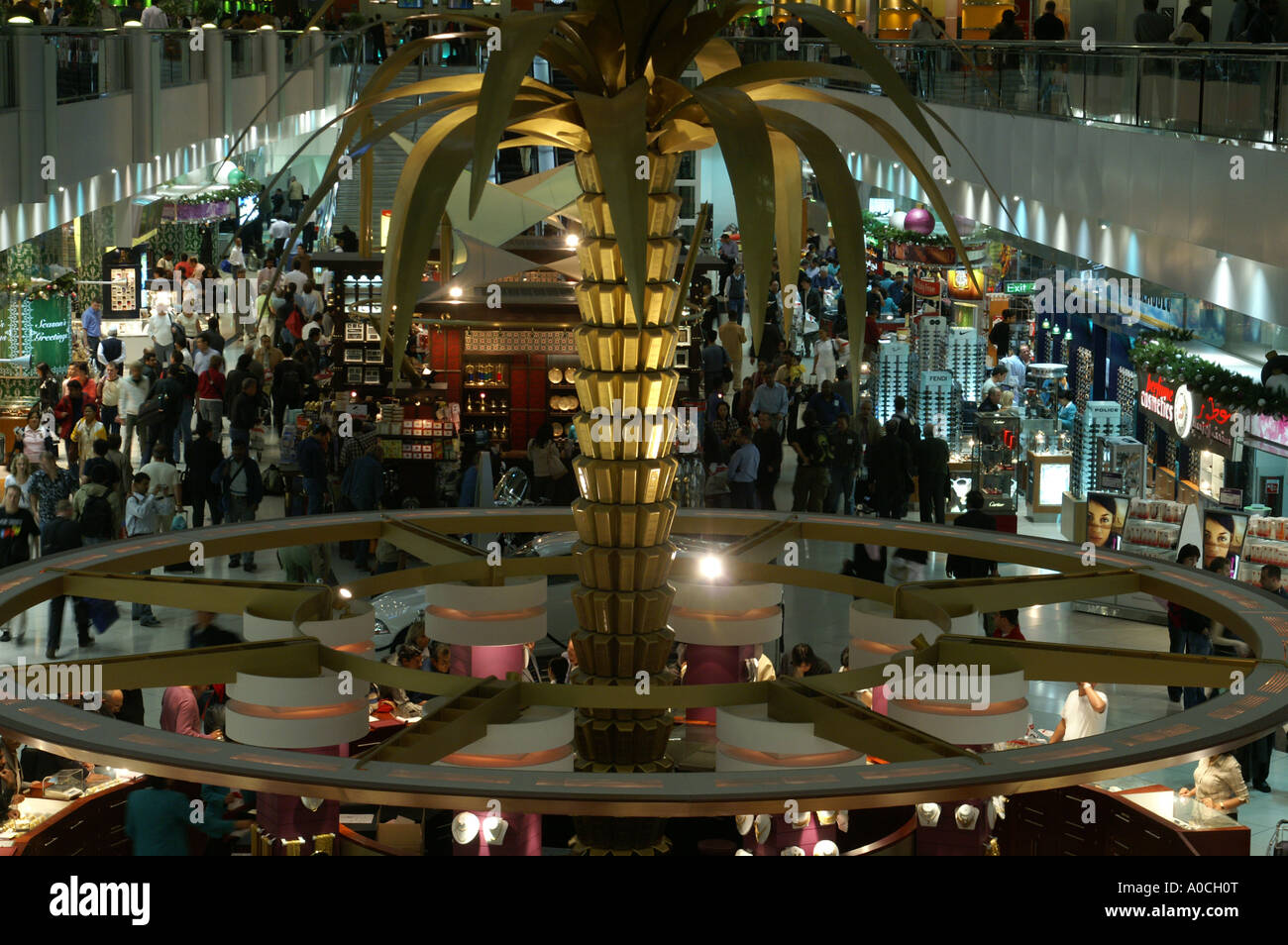 Dubai international airport main concourse and shopping mall Stock Photo Alamy