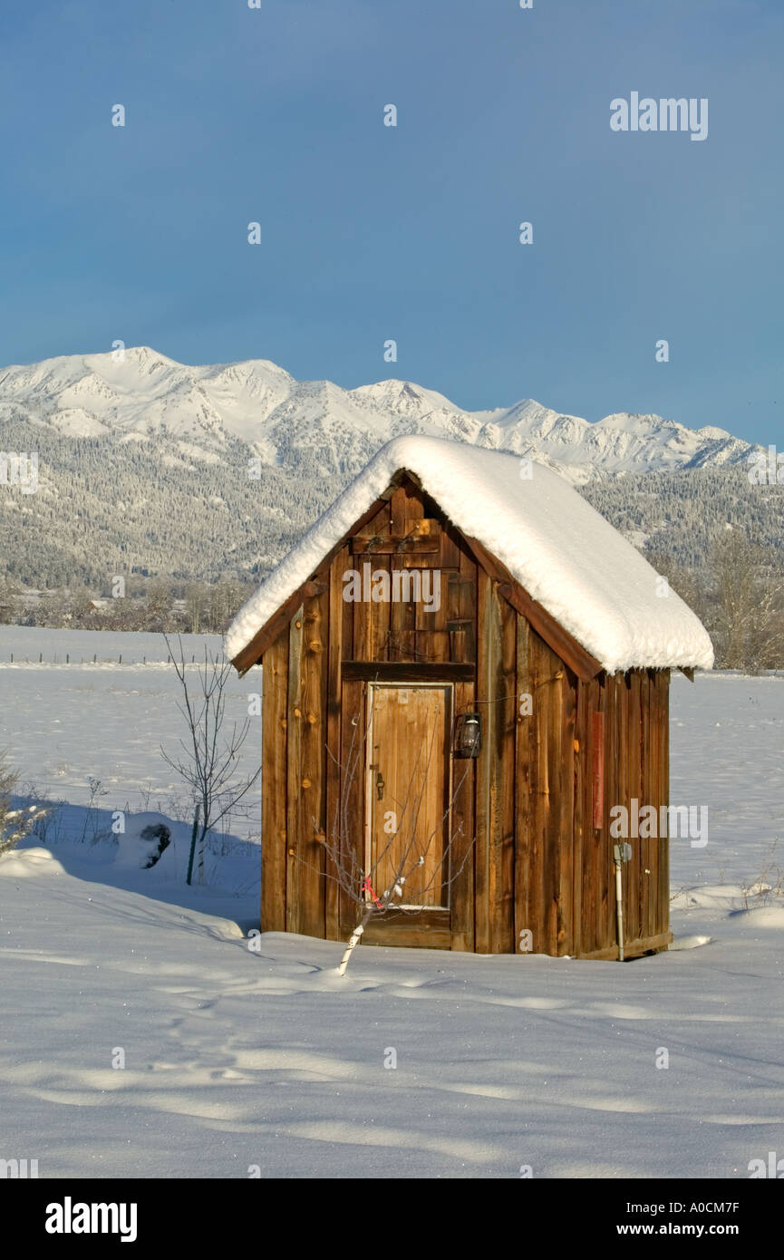 Shed after snowfall Near Halfway Oregon Stock Photo Alamy