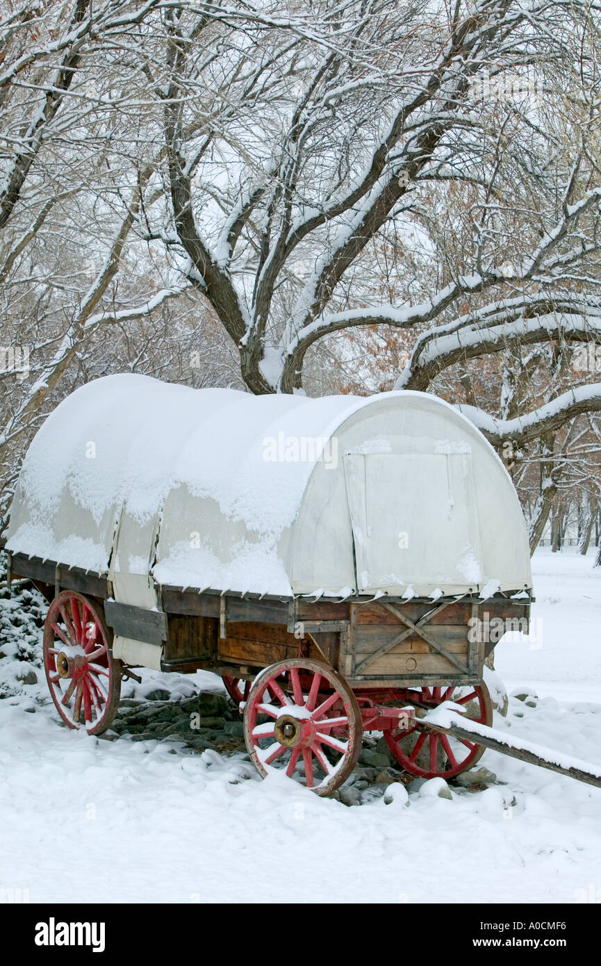 Covered wagon in snow Farewell Bend State Park Oregon Stock Photo