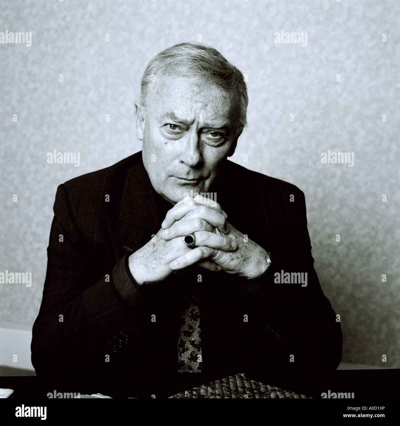 Edward woodward portrait hi-res stock photography and images - Alamy