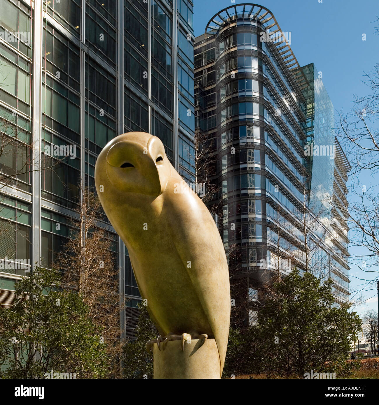 Owl Statue in Marble at Canary Wharf London England UK Stock Photo - Alamy