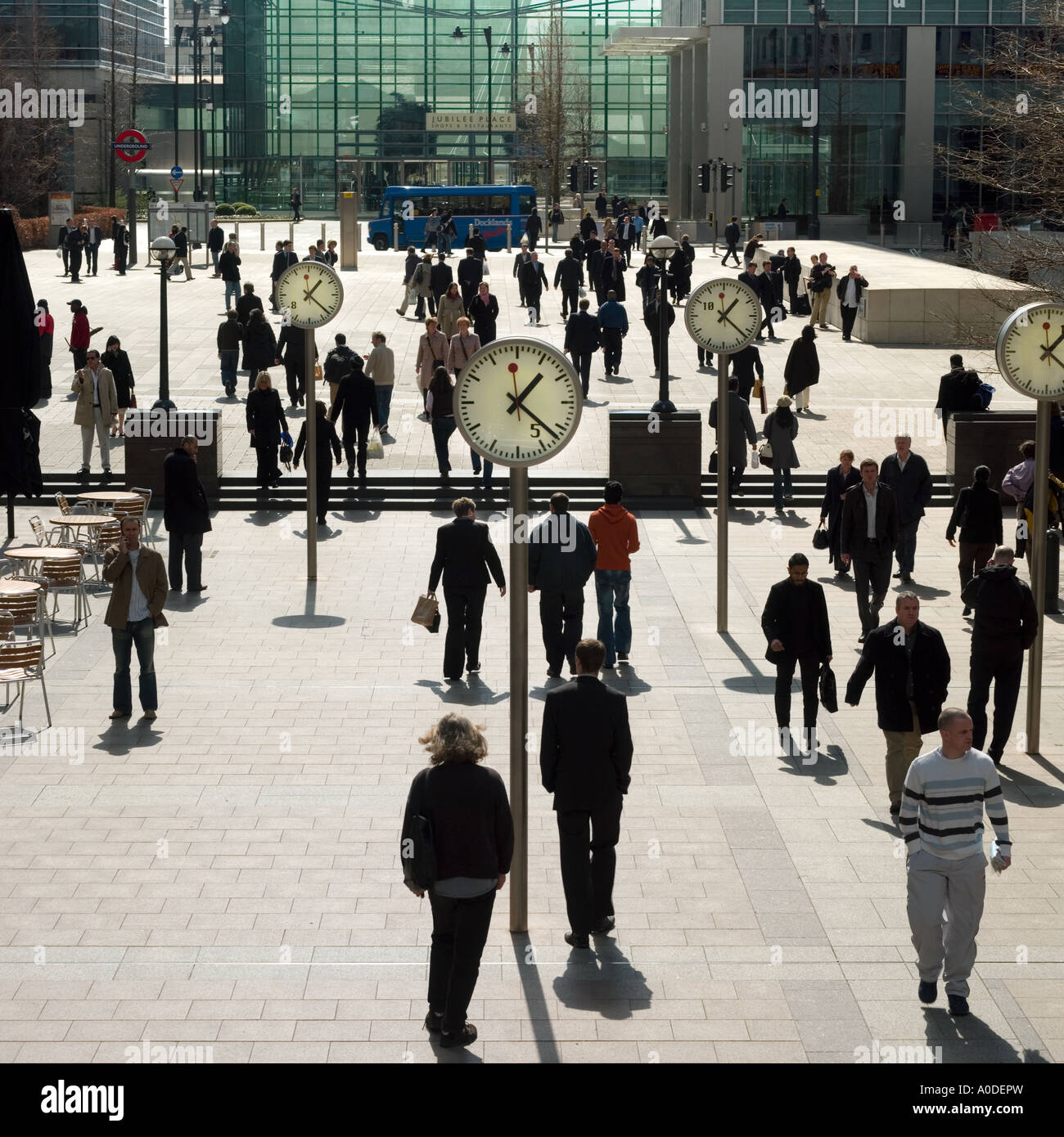 Crowd of people london hi-res stock photography and images - Alamy