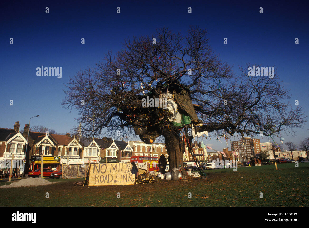 Eco protesters protesting M11 motorway Link Road Protest “George Green” Wanstead East London Chestnut tree cut down London 1993 1990s UK HOMER SYKES Stock Photo