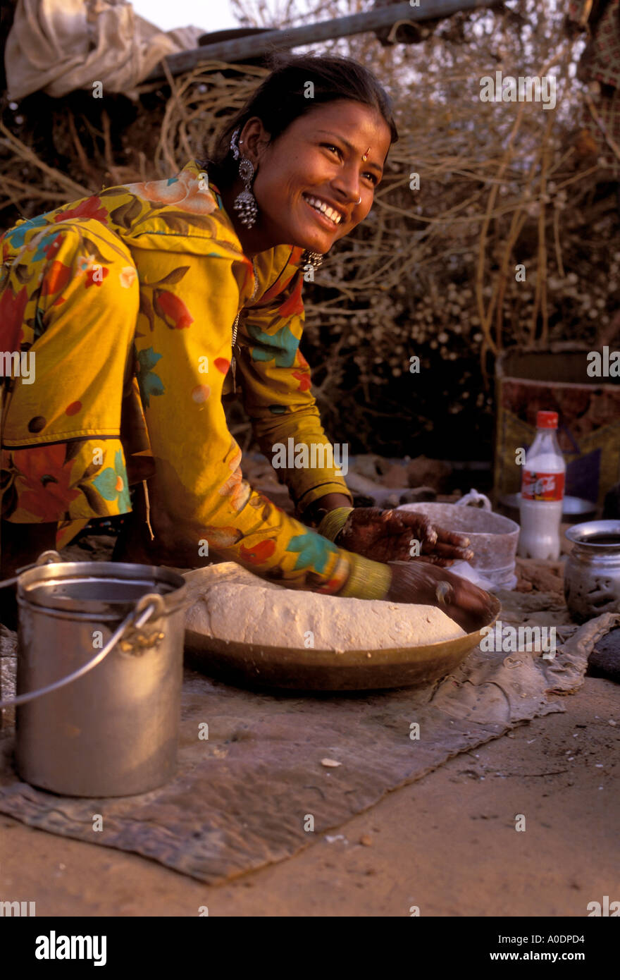 Kalbeliya Gypsy Traditional Dancers and Snake Charmers Indigenous Nomadic People of the Rajasthan Desert Pushkar India Stock Photo