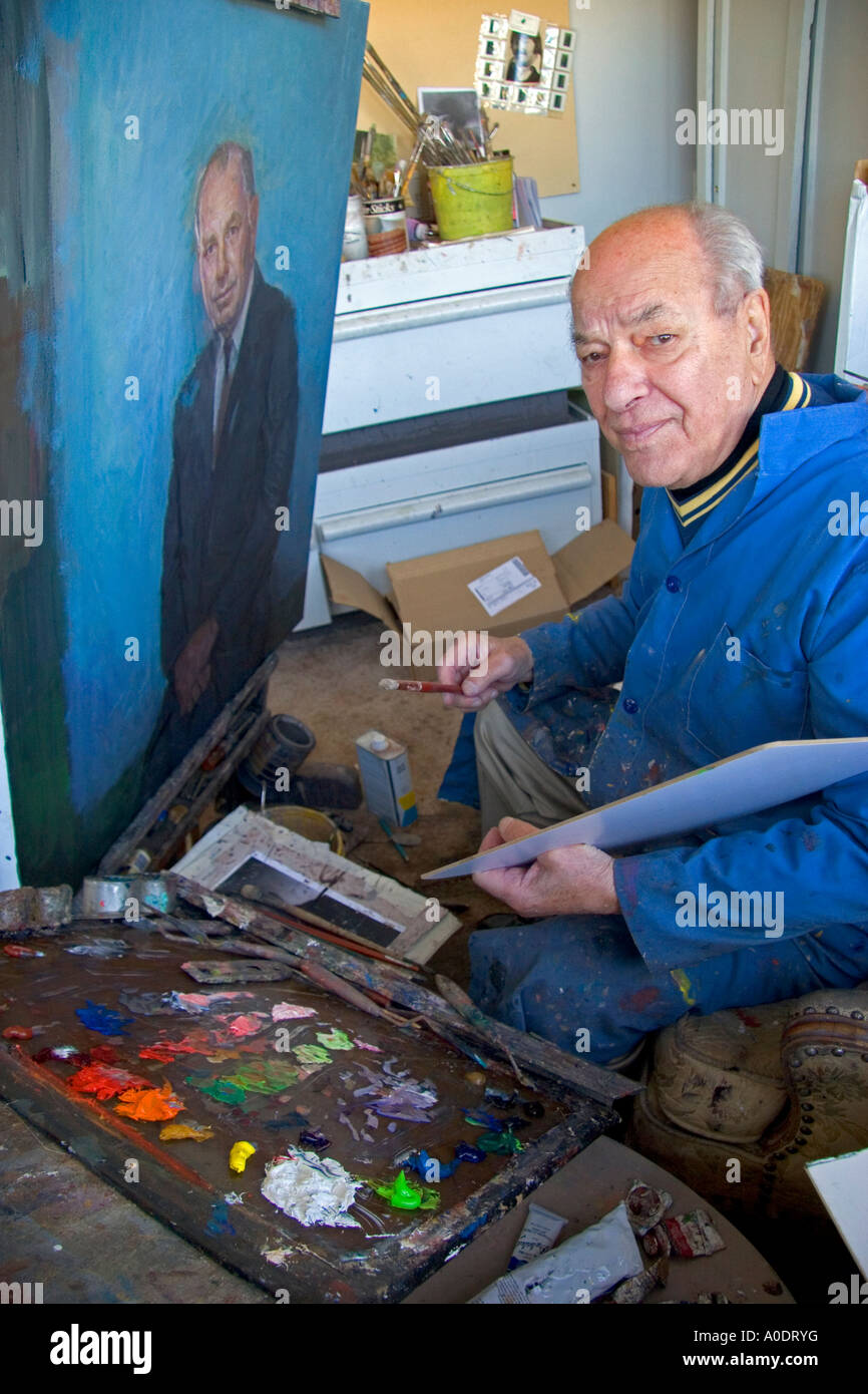 Elderly man painting canvas hi-res stock photography and images - Alamy
