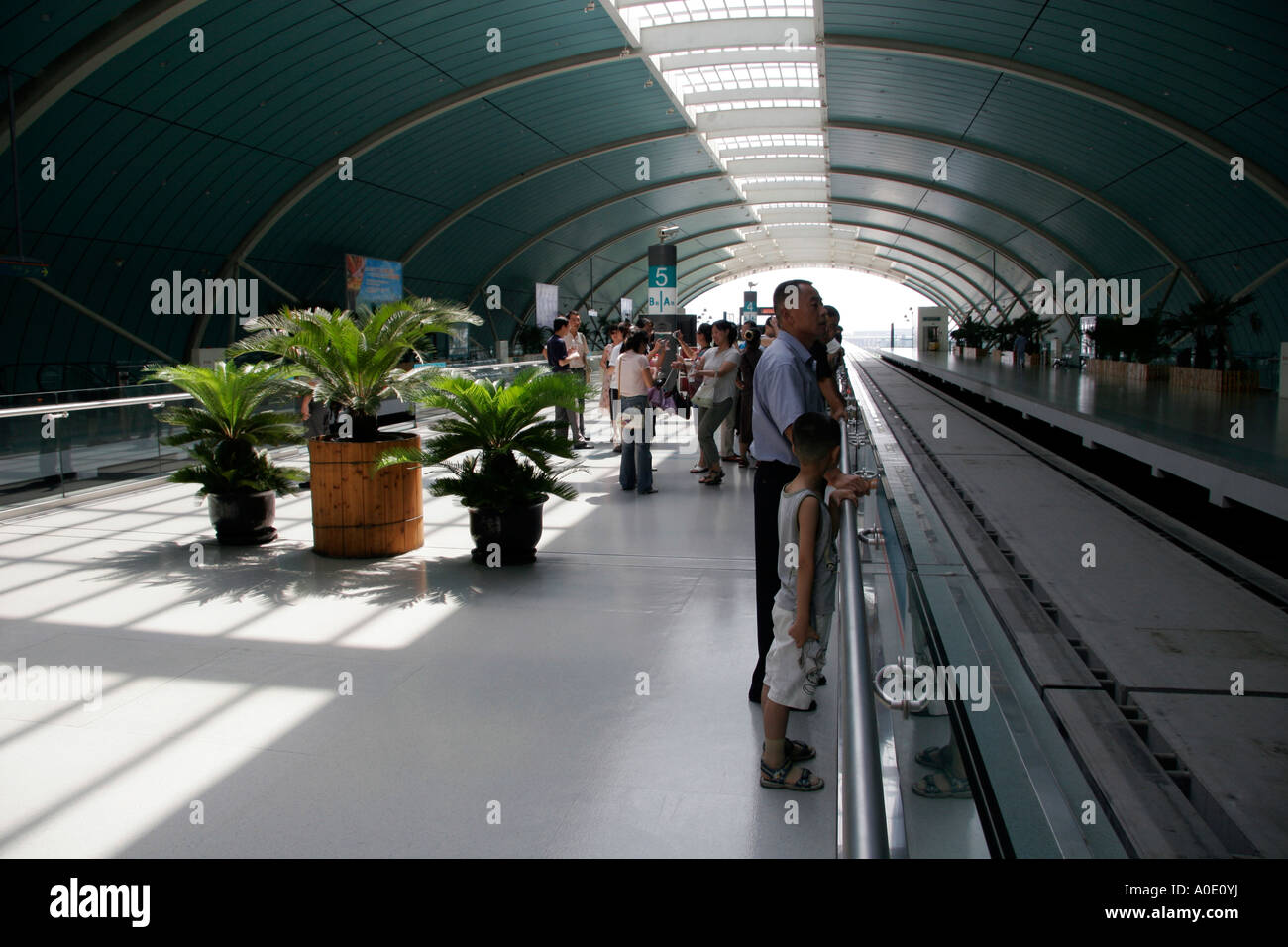 passengers-awaiting-he-worlds-fastest-train-the-maglev-at-the-longyan
