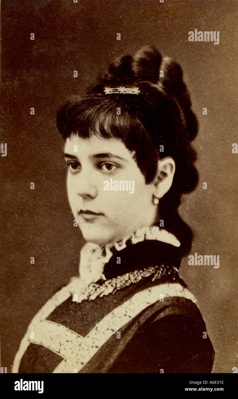 Vintage victorian woman hi-res stock photography and images - Alamy