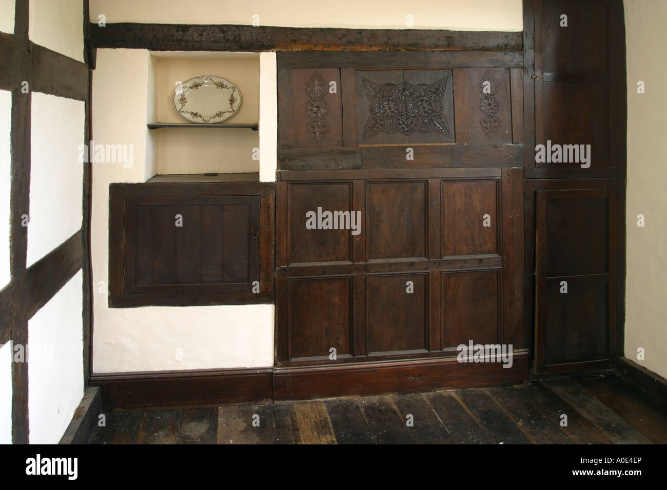 Oak panelled room hi-res stock photography and images - Alamy