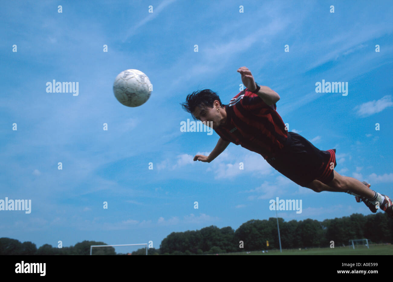 Hitting soccer ball with head hires stock photography and images Alamy