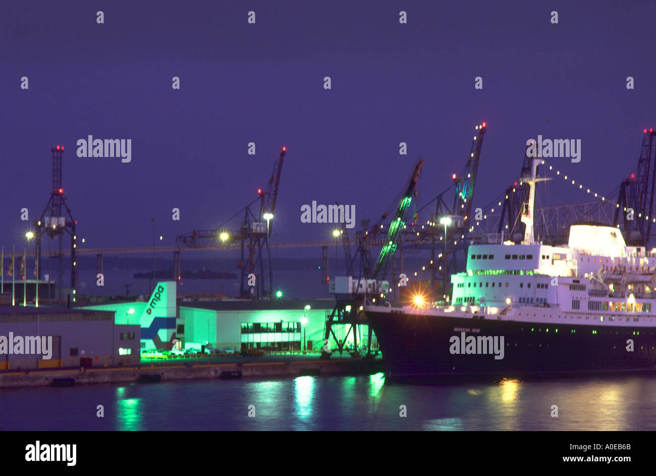 Baltimore cargo harbor hi-res stock photography and images - Alamy