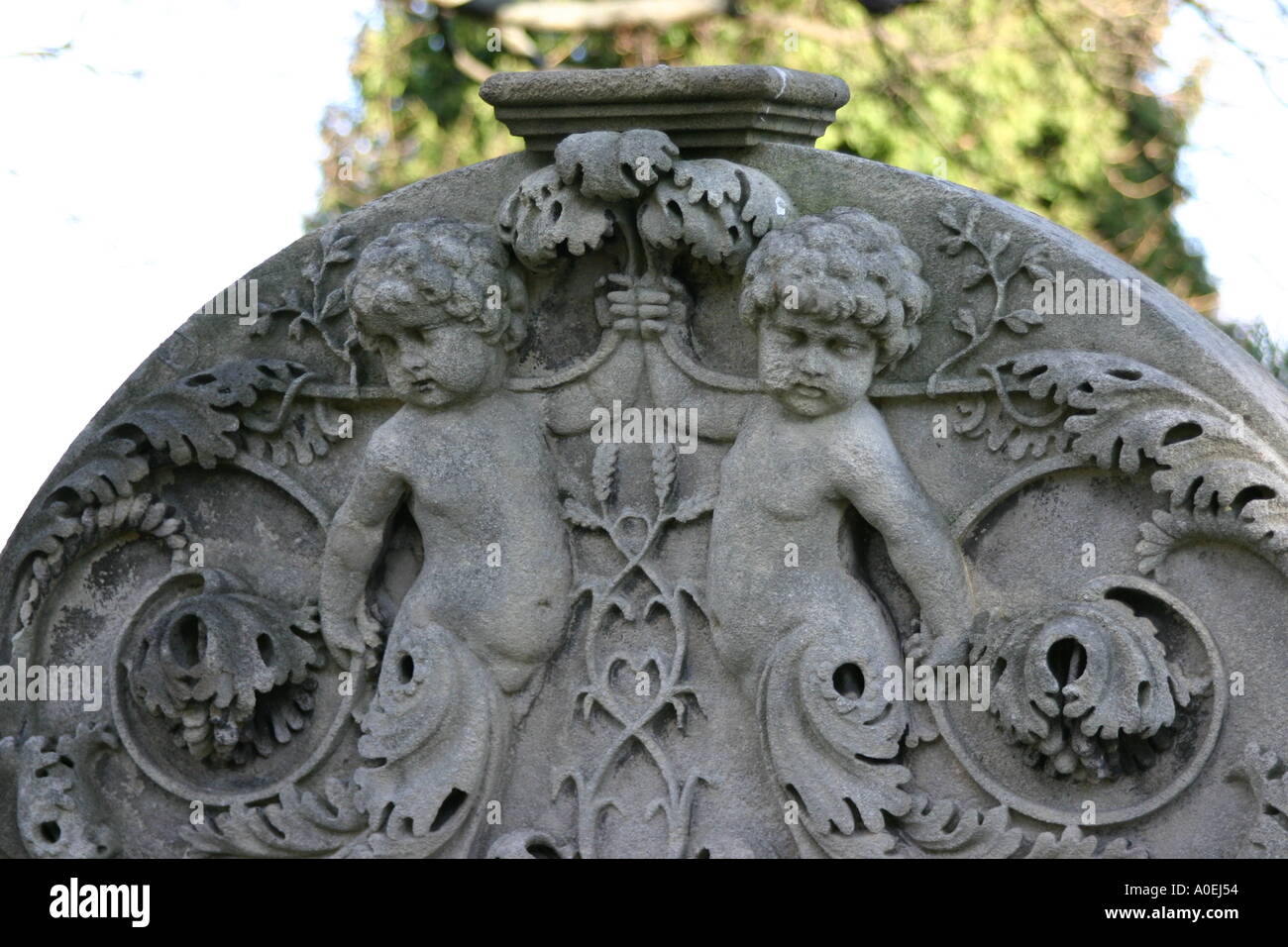 Two mourning angels hi-res stock photography and images - Alamy