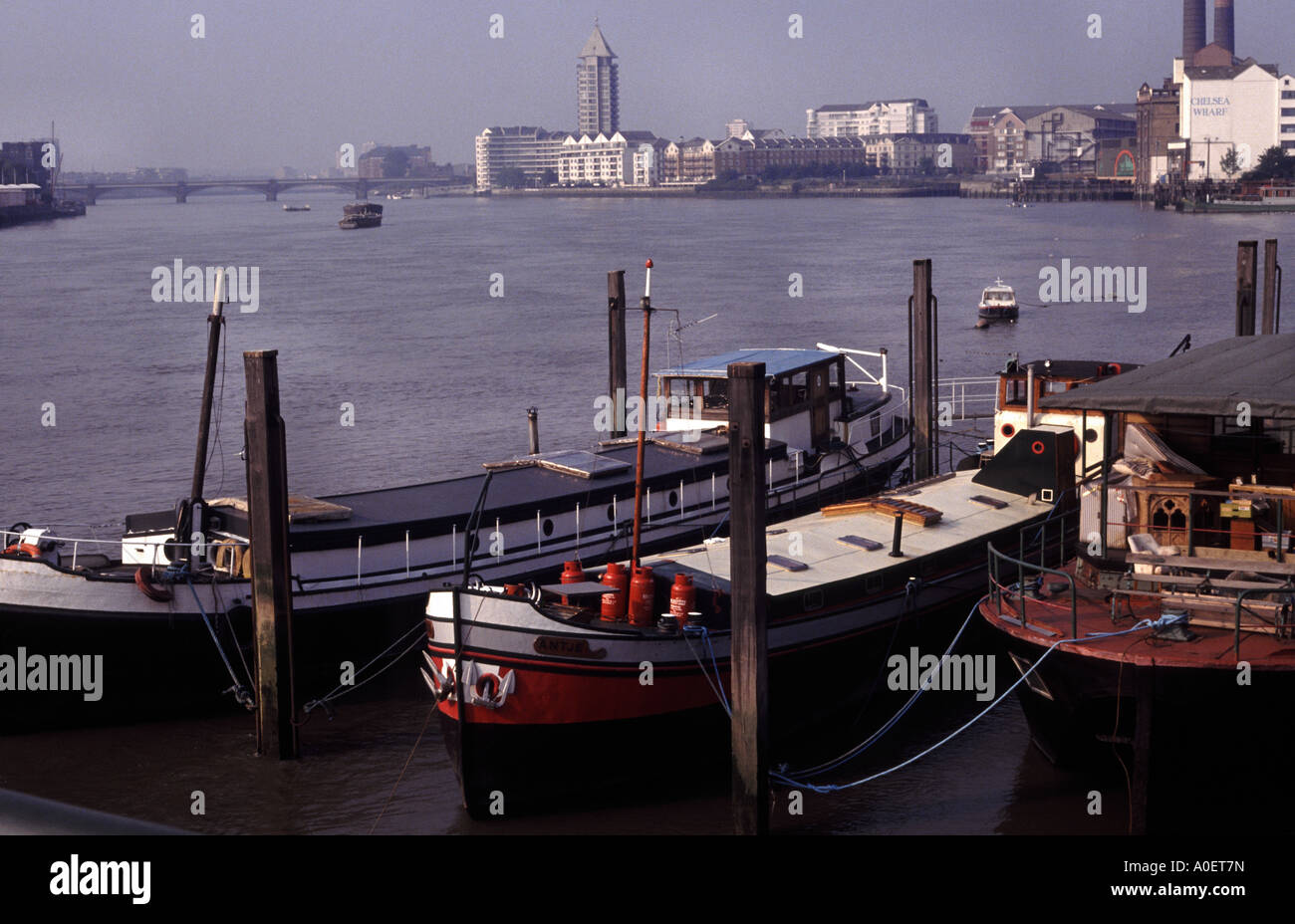 Europe uk england london chelsea river thames houseboats chelsea wharf hires stock photography