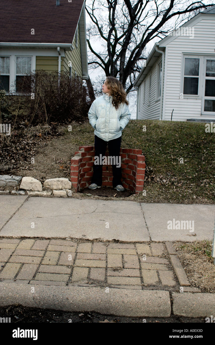 Sneak and peek teen hi-res stock photography and images - Alamy