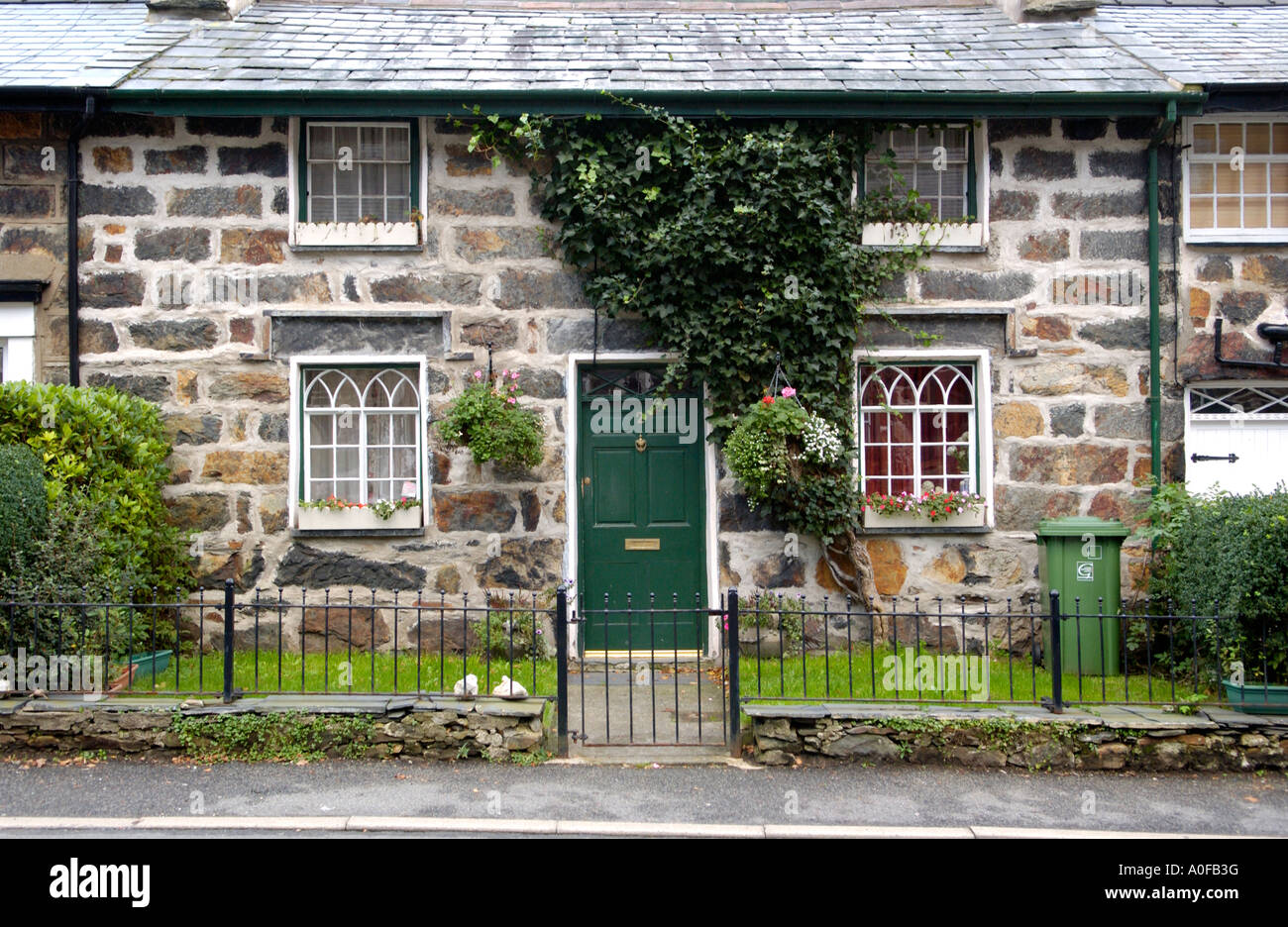 Wheelie bins outside cottage hi-res stock photography and images - Alamy