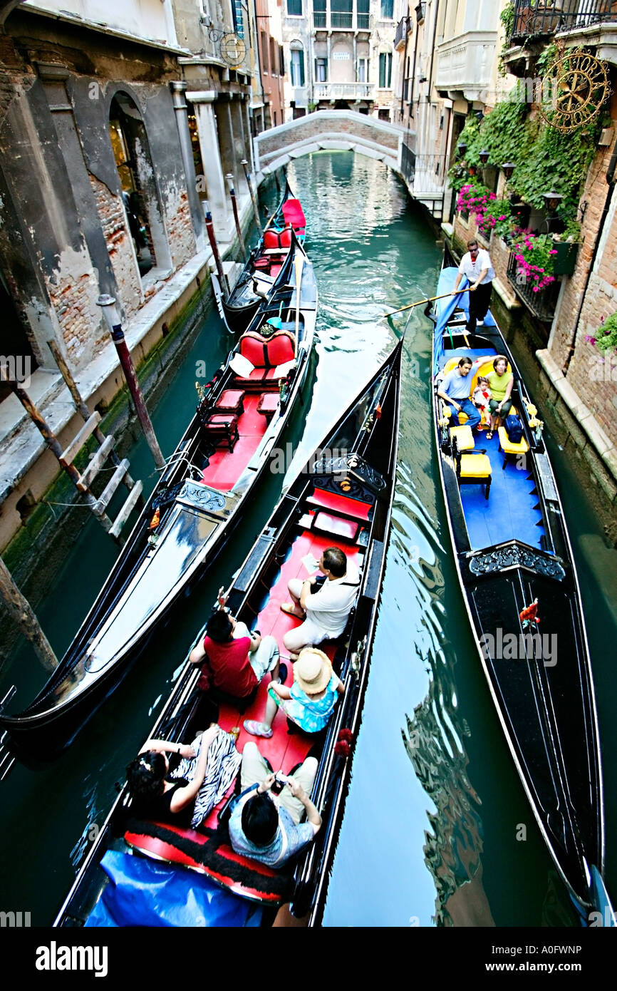 Gondola boats hi-res stock photography and images - Alamy