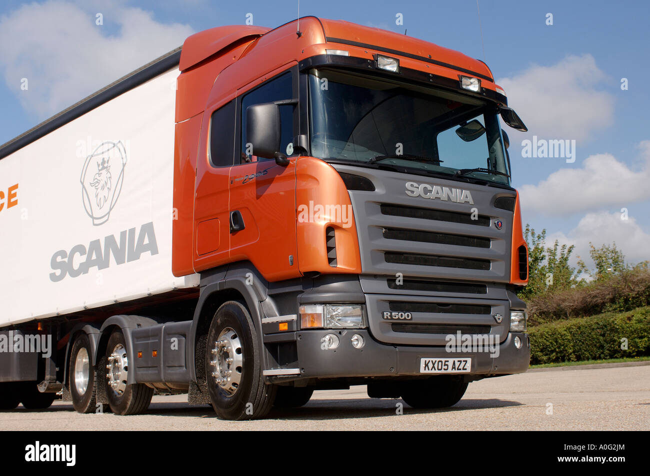 scania r500 v8 articulated lorry at a distribution centre in the uk Stock Photo