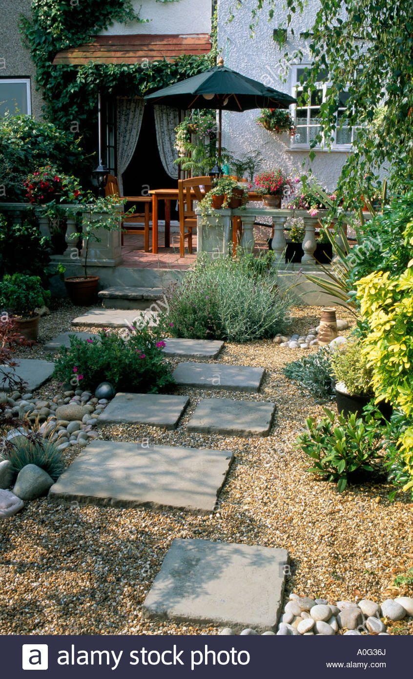 private garden kent design alan titchmarsh small suburban town garden gravel with stepping stone slabs