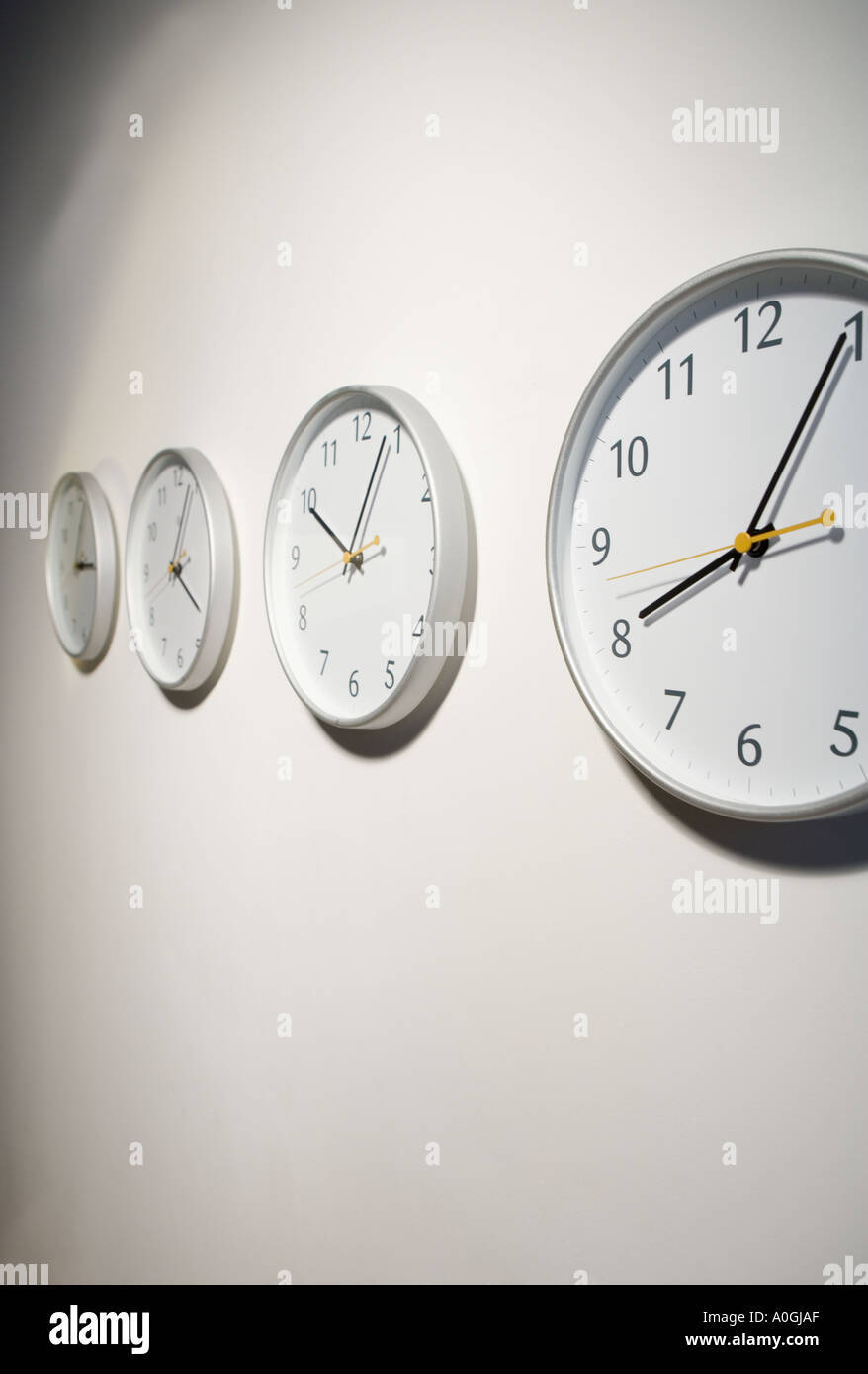 Plain white wall clock hires stock photography and images Alamy
