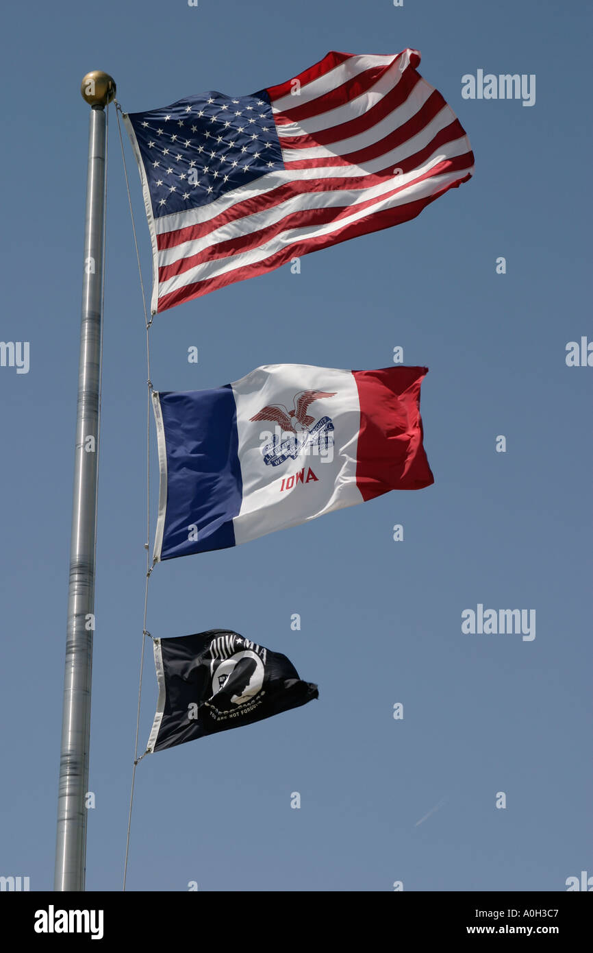 Iowa state flag wave hi-res stock photography and images - Alamy