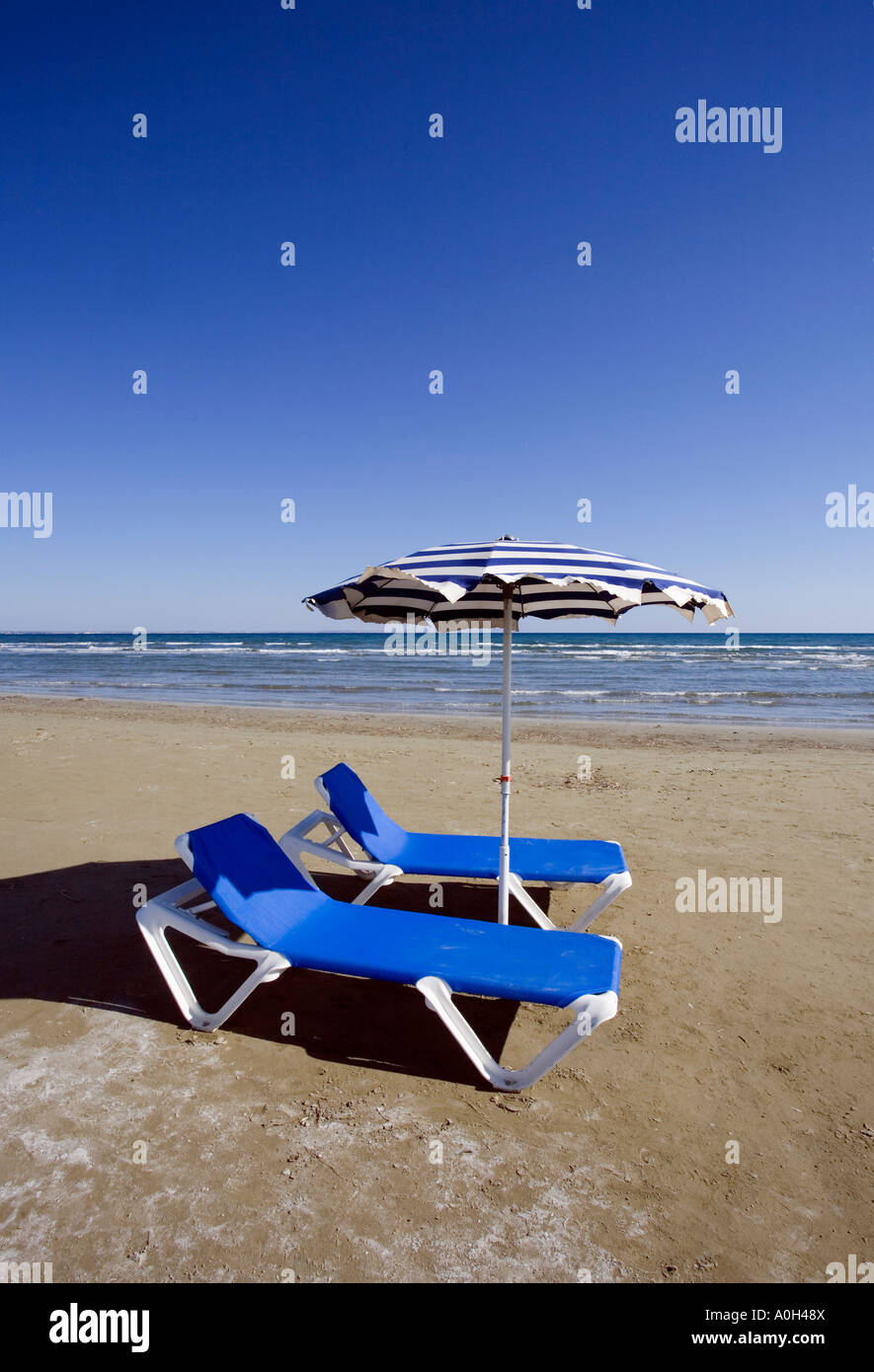 Two opposite chairs hi-res stock photography and images - Alamy