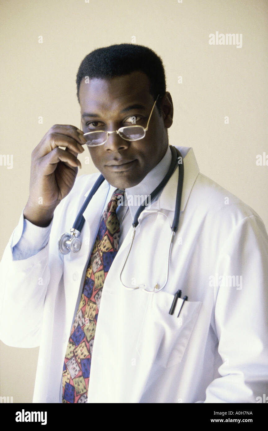 Doctor in black tie stethoscope hi-res stock photography and images - Alamy