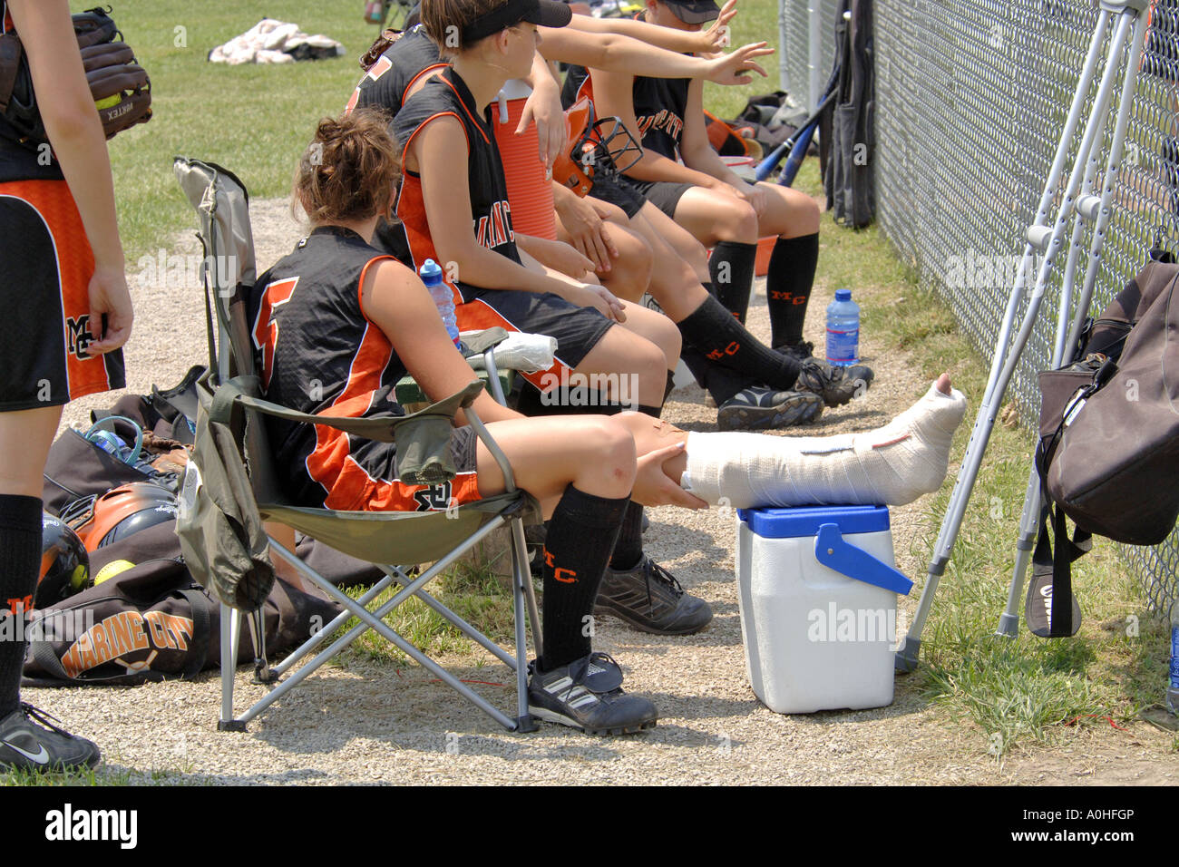 Girl with leg cast hires stock photography and images Alamy