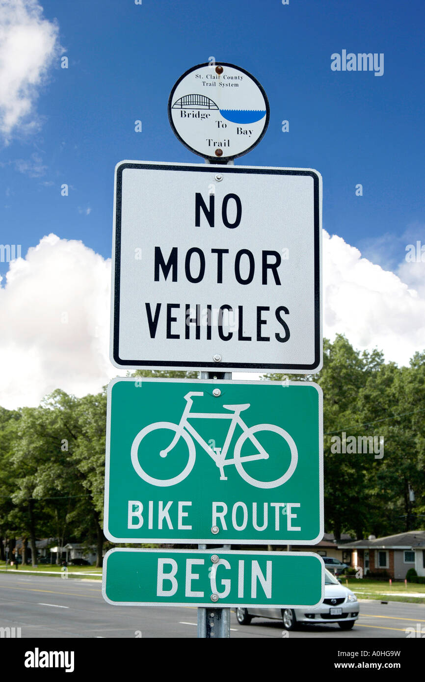 Bike Route only sign no motor vehicles Stock Photo - Alamy