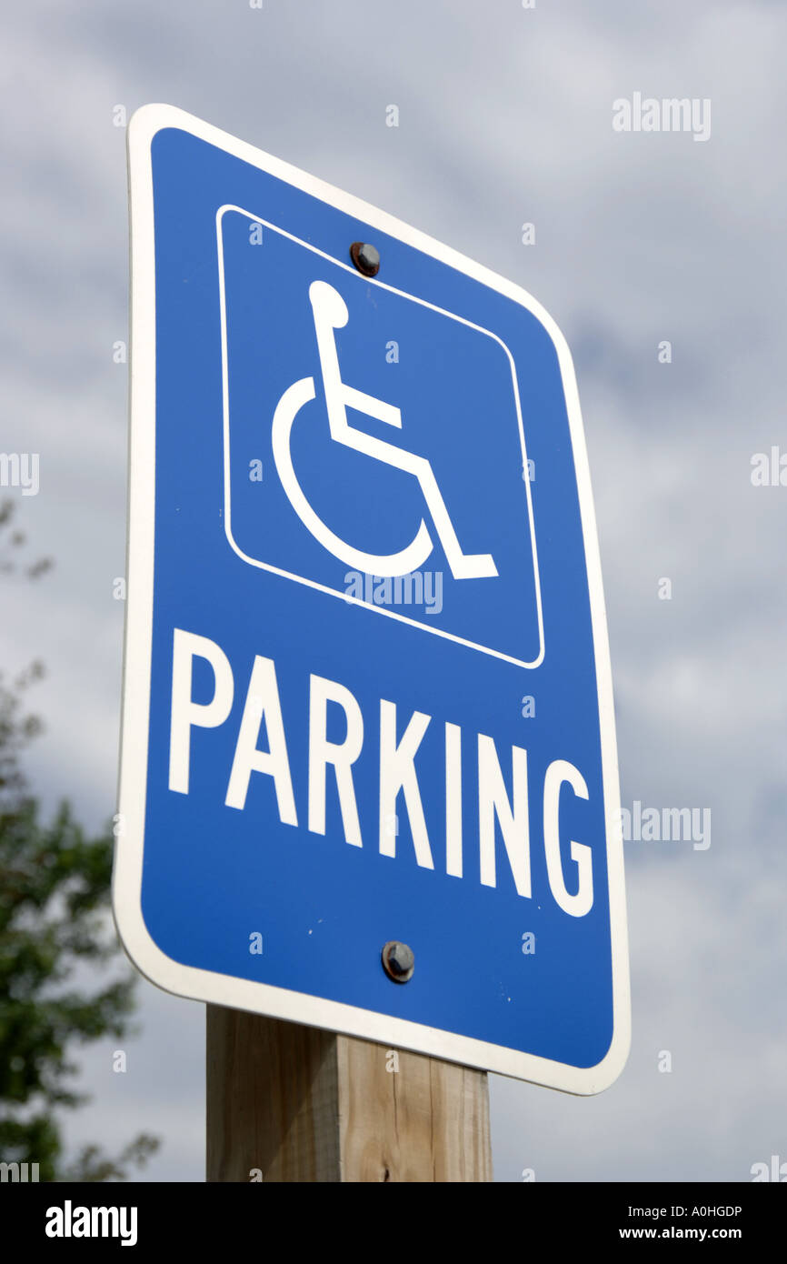 Disabled driver signs hi-res stock photography and images - Alamy