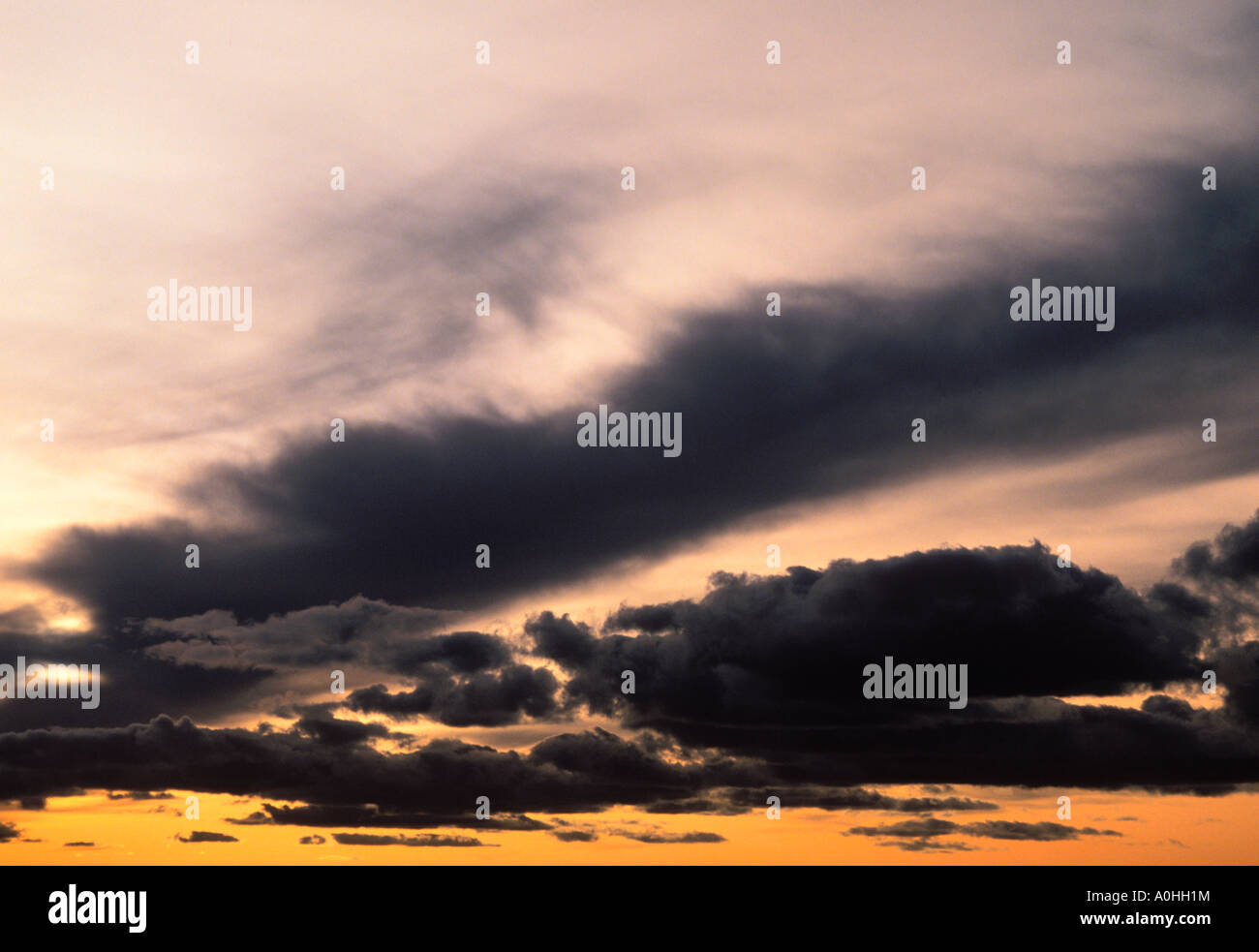 Low level grey clouds hi-res stock photography and images - Alamy
