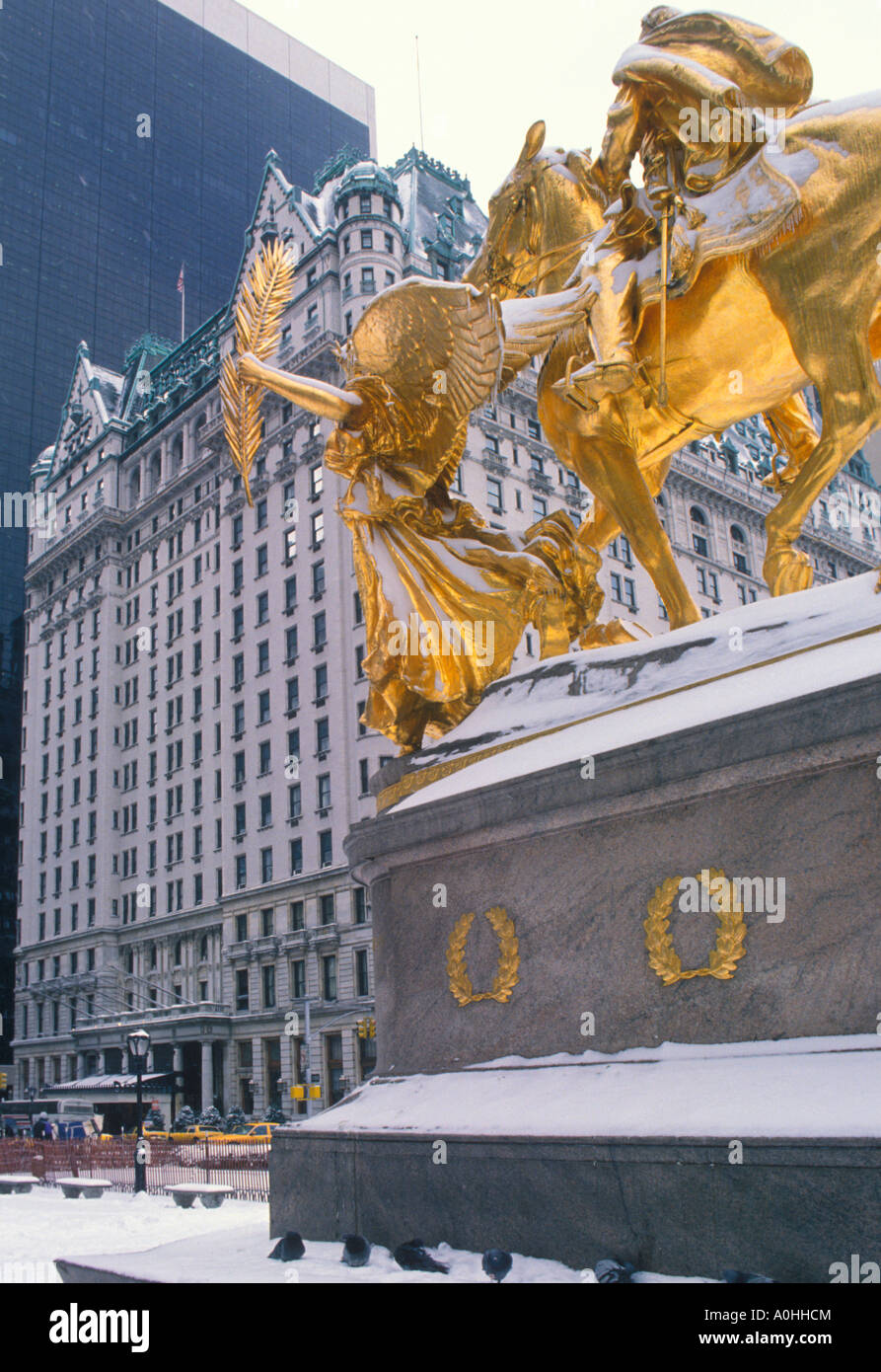 New York, General William Tecumseh Sherman large gold monument in Midtown Manhattan on the Grand Army Plaza. Plaza Hotel in a snowstorm on 5th Avenue. Stock Photo