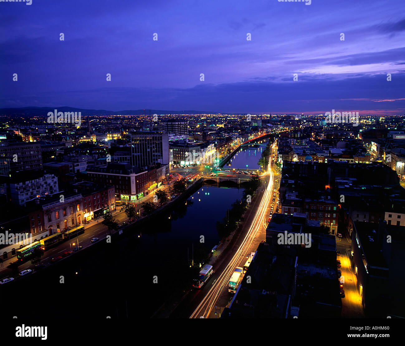Bridge liffey river dublin dusk dublin hi-res stock photography and ...