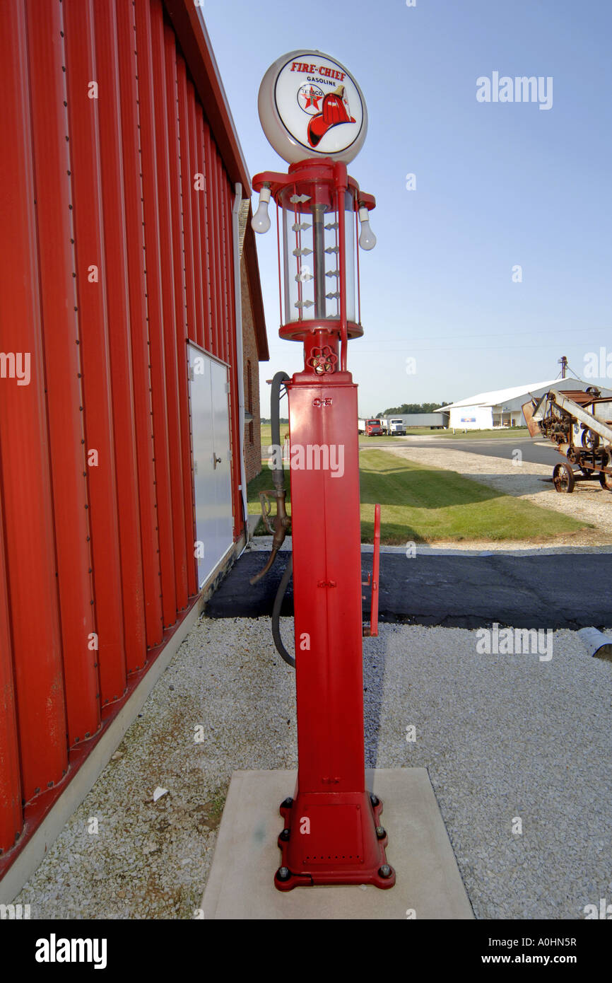 Hand crank gas pump hires stock photography and images Alamy