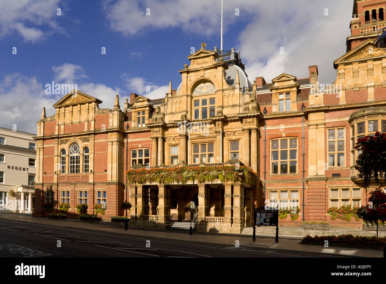 royal leamington spa warwickshire town hall Stock Photo Alamy