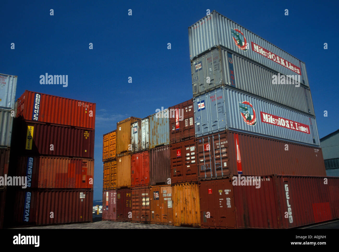 Containerized cargo hi-res stock photography and images - Alamy