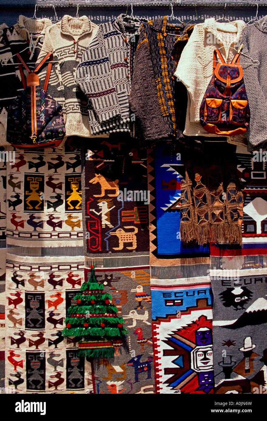 textile, textiles, weaving, weavings, Avenida Amazonas, Quito ...