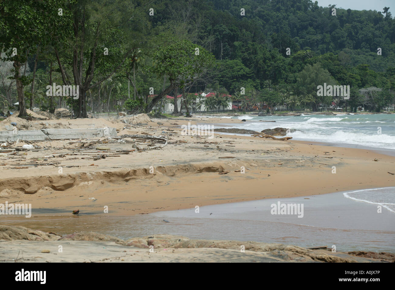 When did the tsunami hit khao lak