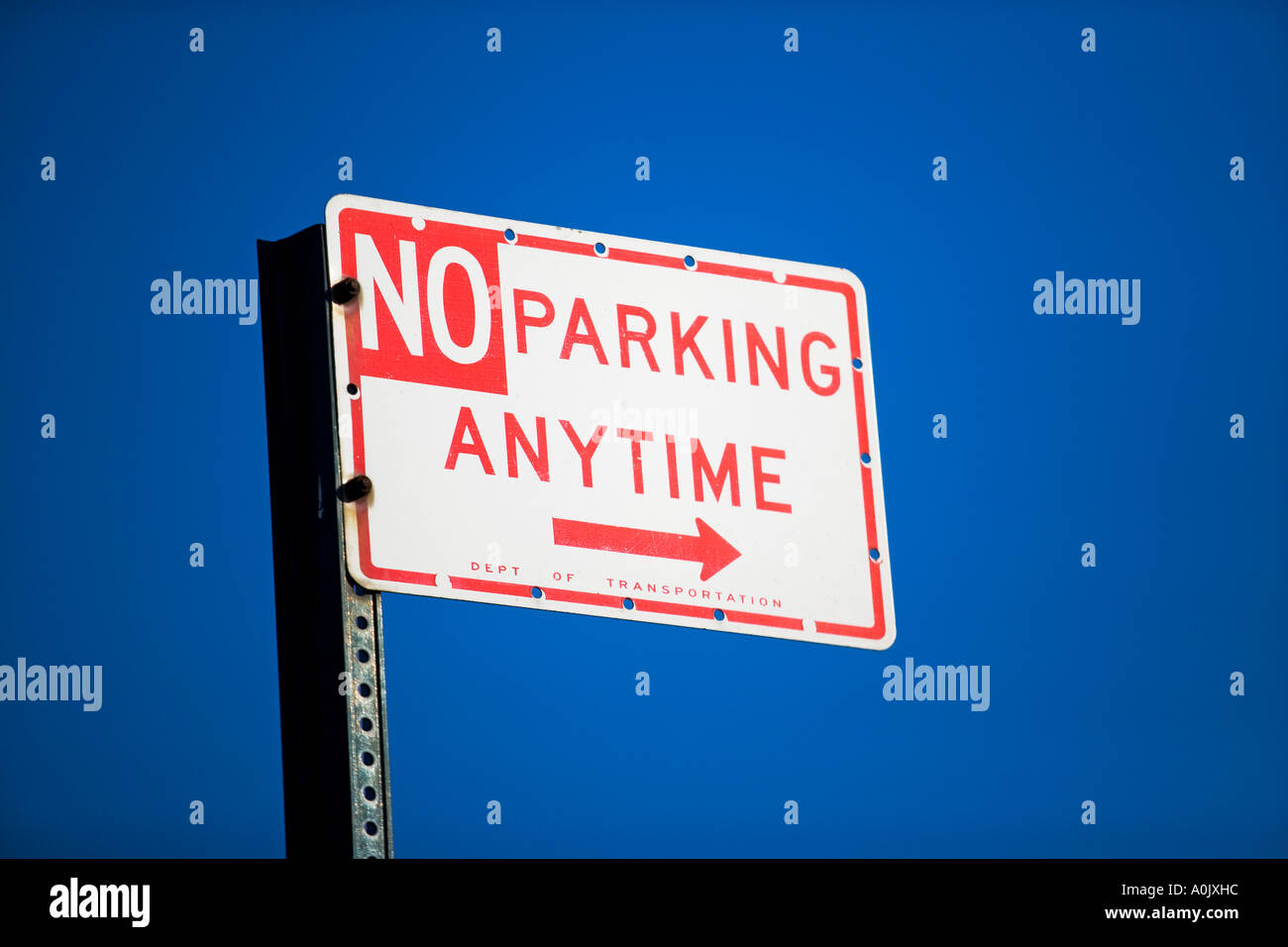 NO PARKING SIGN, ARROW Stock Photo Alamy