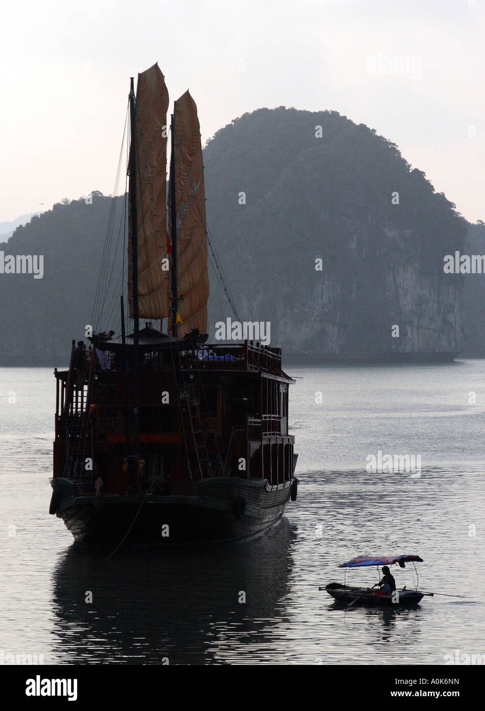 Sampan Halong Bay Vietnam High Resolution Stock Photography and Images ...