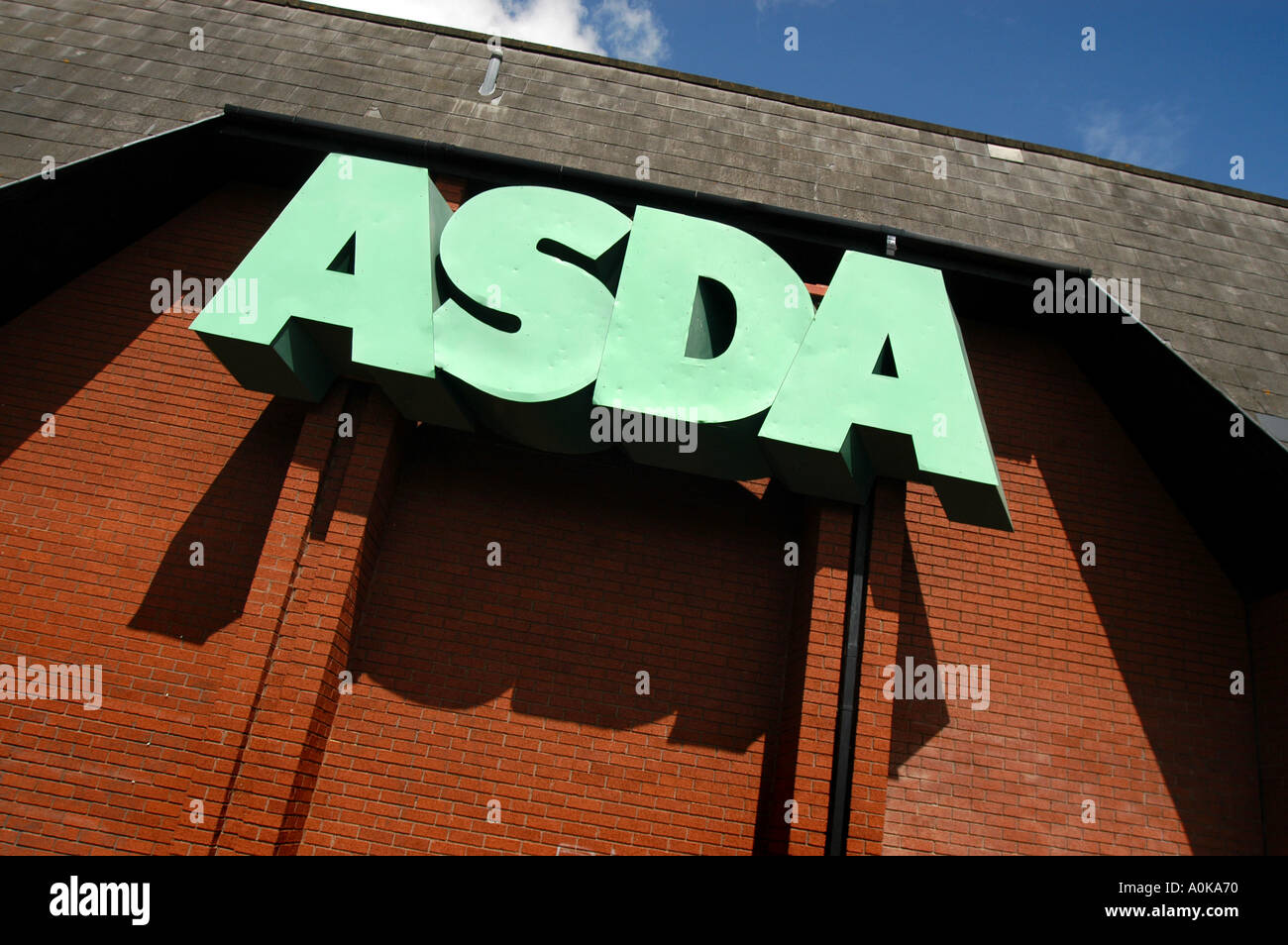 Picture By Jim Wileman 10 06 2004 Generic Asda fuel picture from