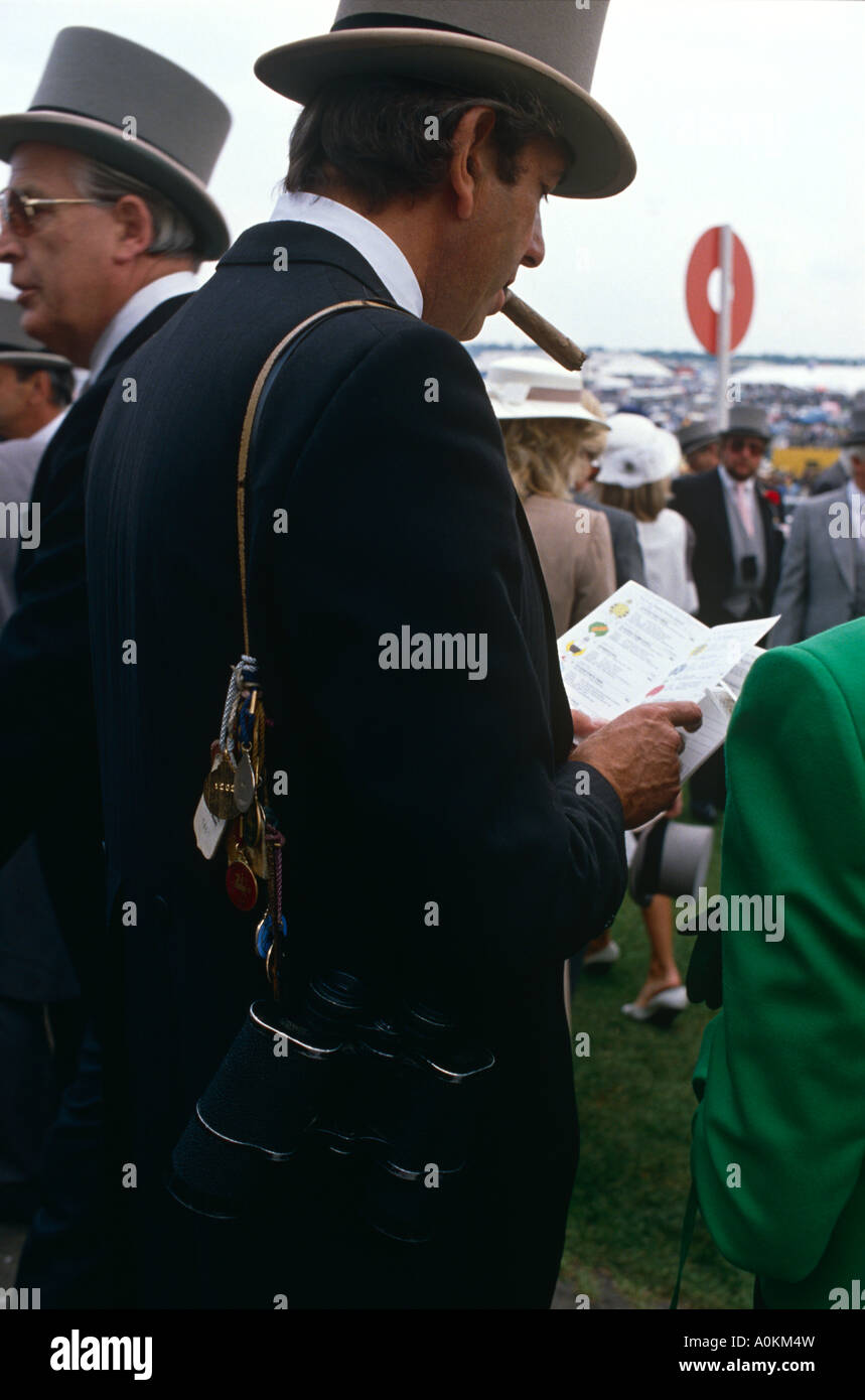 Watching the racing on Derby Day at Epsom racecourse, Surrey, England Stock Photo