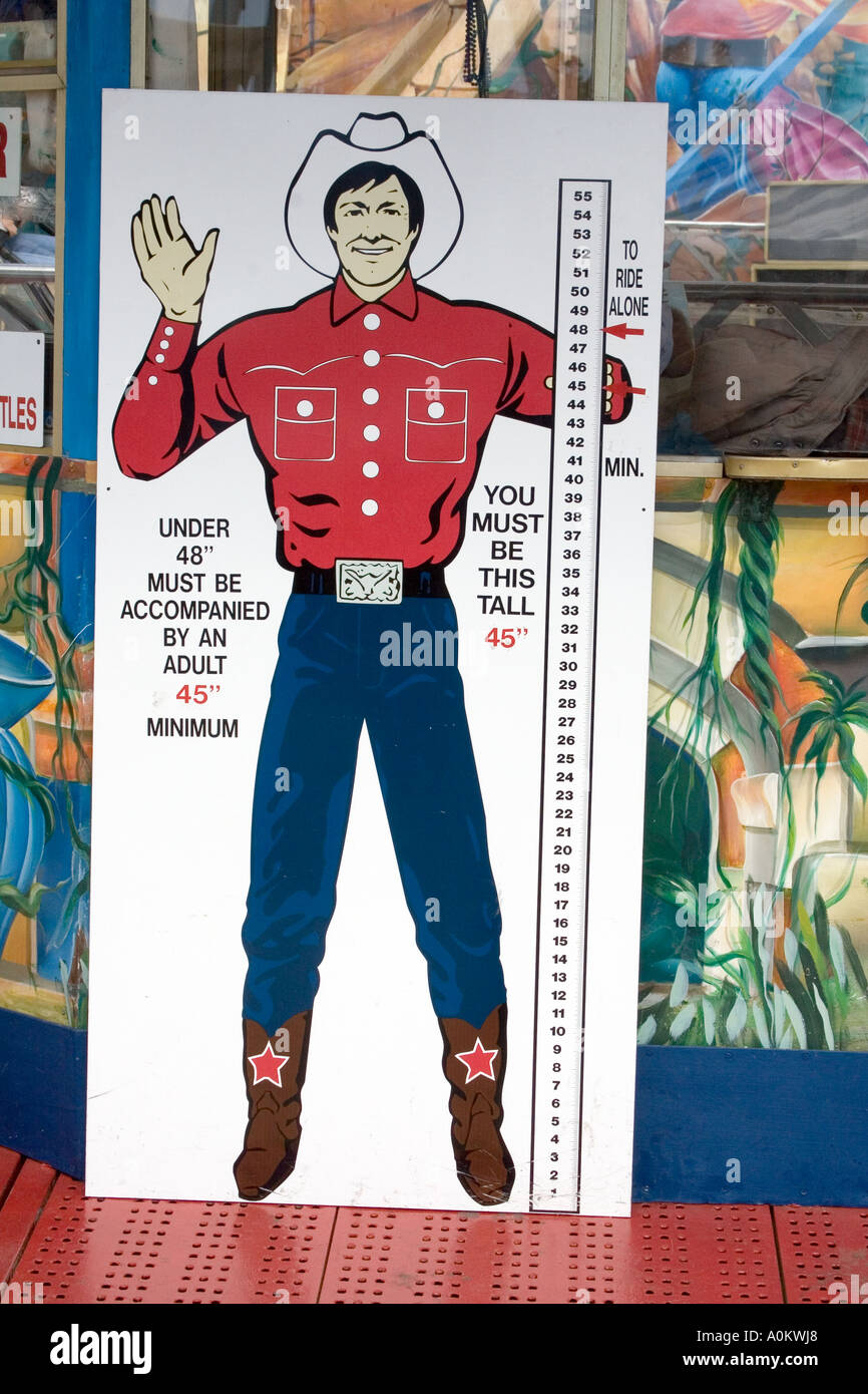 sign-showing-how-tall-a-child-must-be-to-ride-a-carnival-ride-at-the-A0KWJ8.jpg