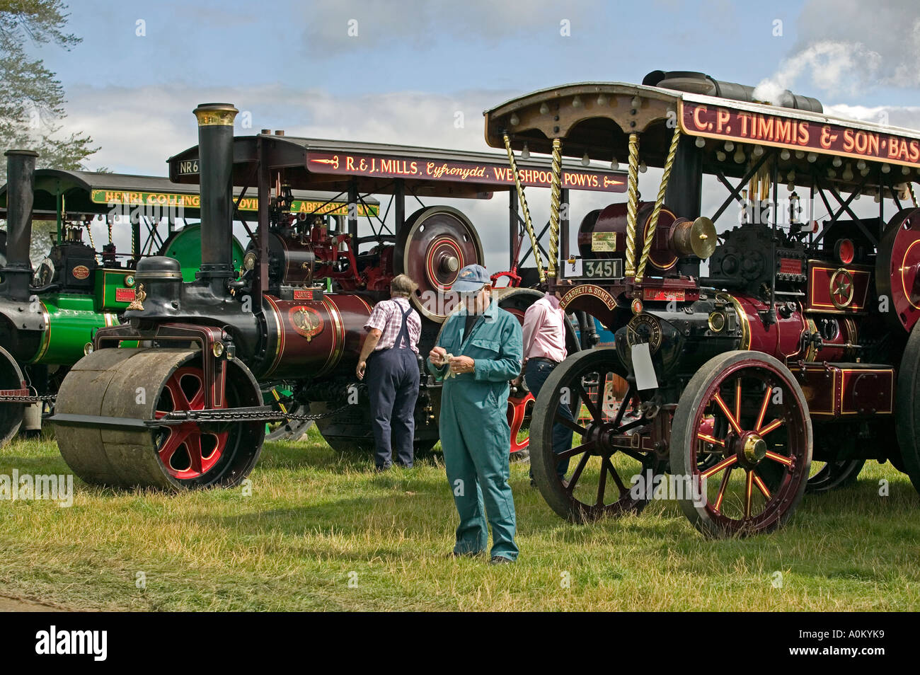 Traction engines at Clyro Steam Fair with engineers Stock Photo