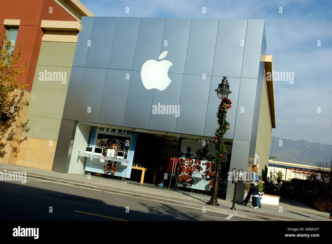 Apple Store Facade With Christmas Decorations Lamppost Next To It